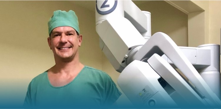 Dr. Marlon Rangel tem qualificação em Cirurgia Robótica